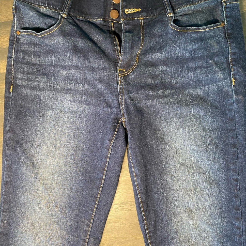 Size 10 apt 9 jeans from kohl’s